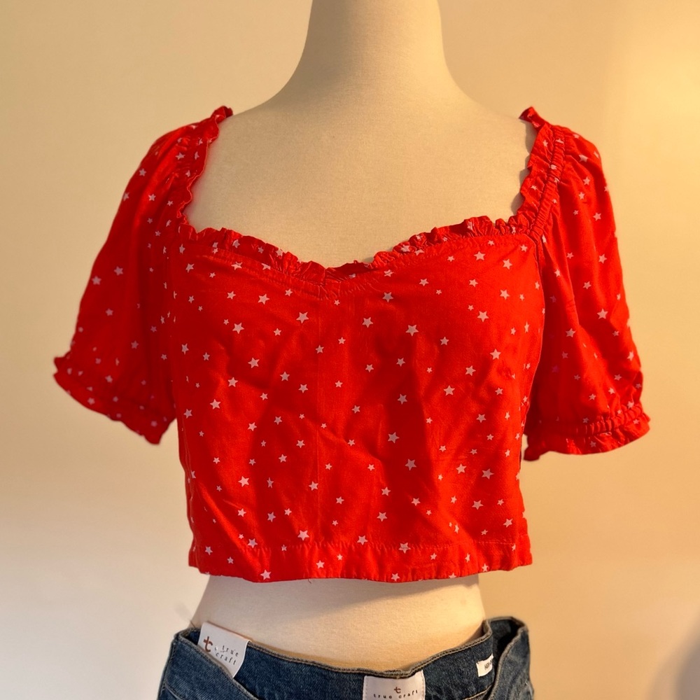 Crown Ivy Junior puff sleeve top. Size L Red Star. NWT.